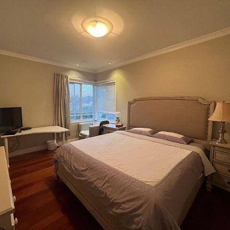 Lucky Room, A Comfortable Suite Close To Yvr Richmond Bagian luar foto